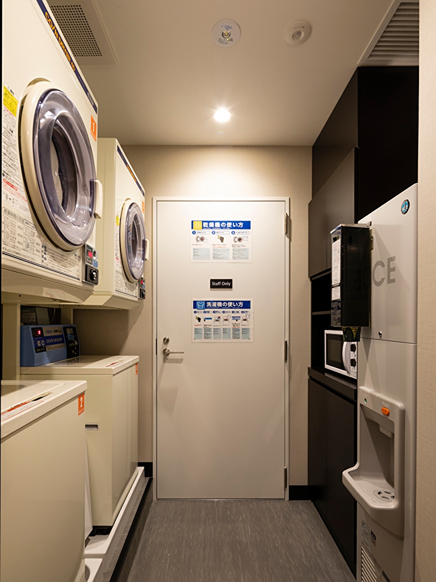 【2F コインランドリー、乾燥機、製氷機、電子レンジ】